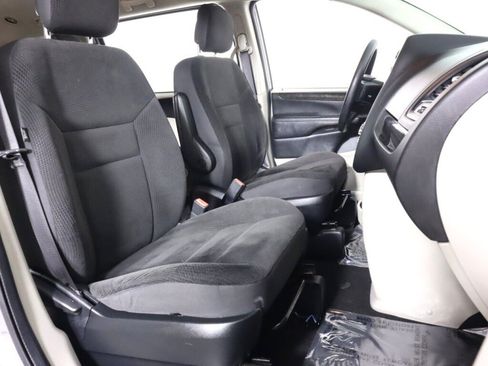 Used 2018 Dodge Grand Caravan SE FWD image 37