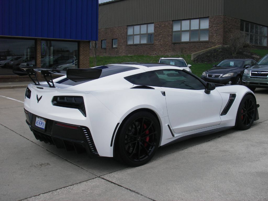 Used 2016 Chevrolet Corvette Z06 w/ 3LZ Preferred Equipment Group RWD image 5
