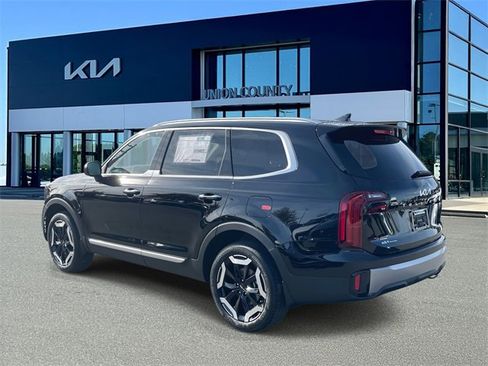 New 2025 Kia Telluride S image 4