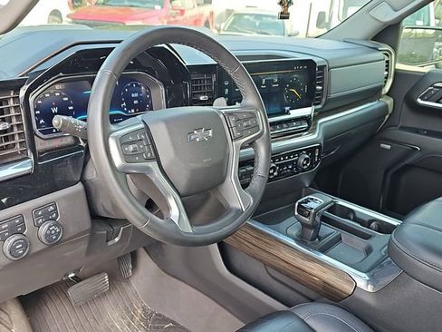 Used 2024 Chevrolet Silverado 1500 LT Trail Boss w/ LT Trail Boss Premium Package AWD/4WD image 11