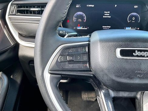 Used 2023 Jeep Grand Cherokee Altitude image 11