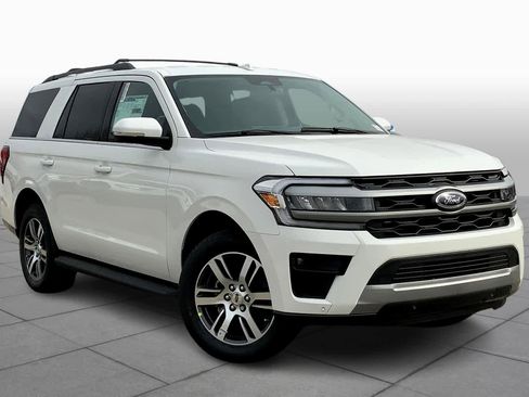 Used 2024 Ford Expedition XLT RWD image 2