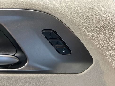 Used 2020 Chrysler Pacifica Touring-L image 19