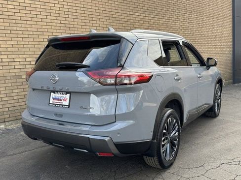 Used 2025 Nissan Rogue SL w/ Tech Package image 22