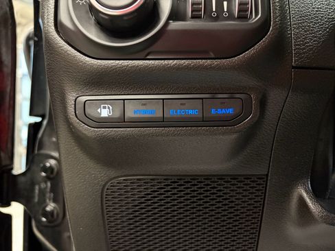 Used 2022 Jeep Wrangler Unlimited Sahara w/ Cold Weather Group AWD/4WD image 13