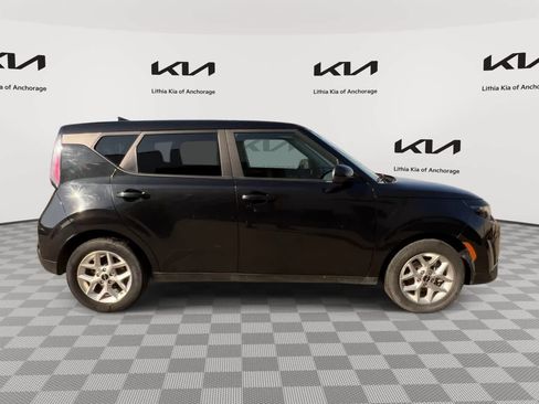 Used 2023 Kia Soul LX w/ Option Group 015 FWD image 9