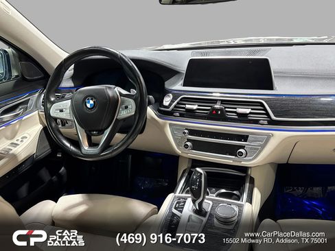 Used 2022 BMW 740i w/ Luxury Rear Seating Package RWD image 32