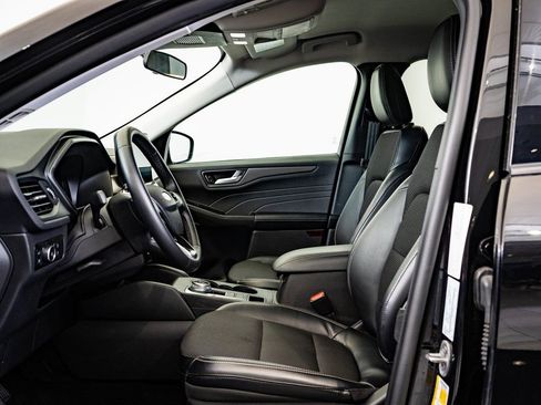 Used 2024 Ford Escape SE w/ Class II Trailer Tow Package FWD image 21