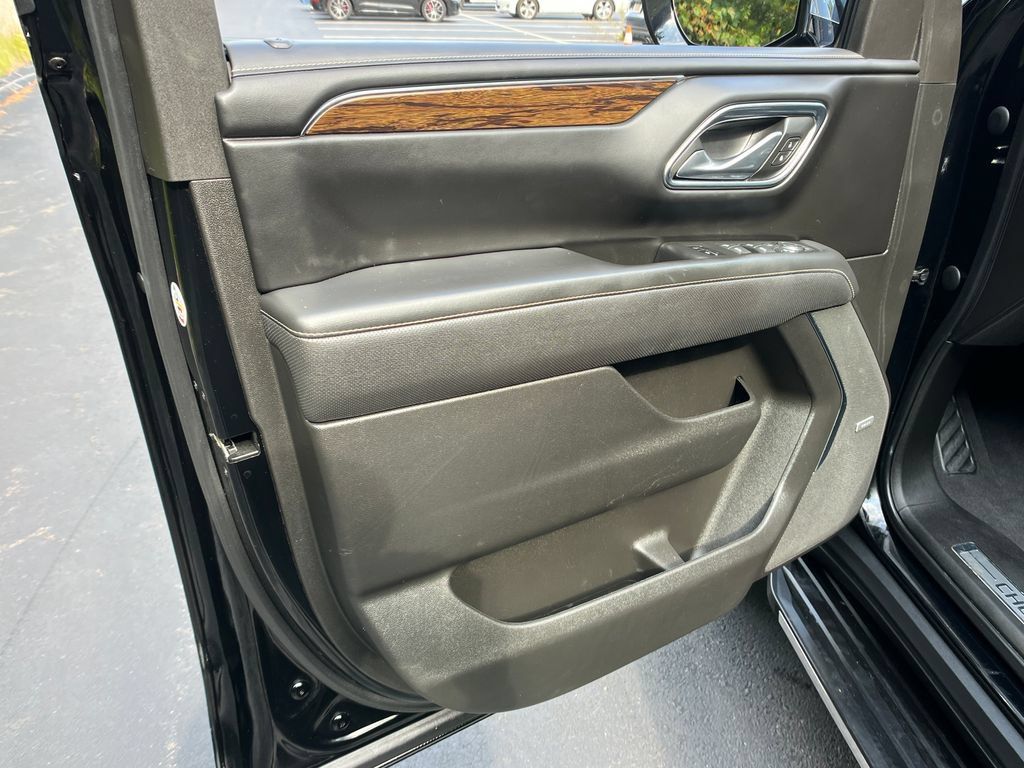 Used 2023 Chevrolet Tahoe Premier AWD/4WD image 12