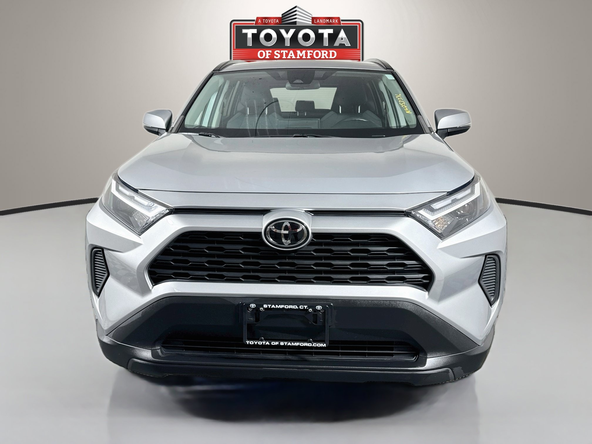 Used 2022 Toyota RAV4 XLE AWD/4WD image 2