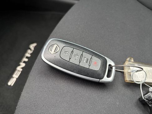 Used 2025 Nissan Sentra SV FWD image 21