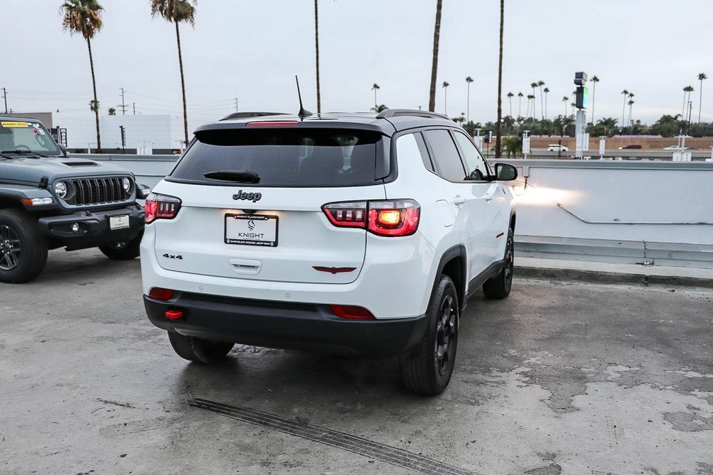 Used 2024 Jeep Compass Trailhawk AWD/4WD image 9