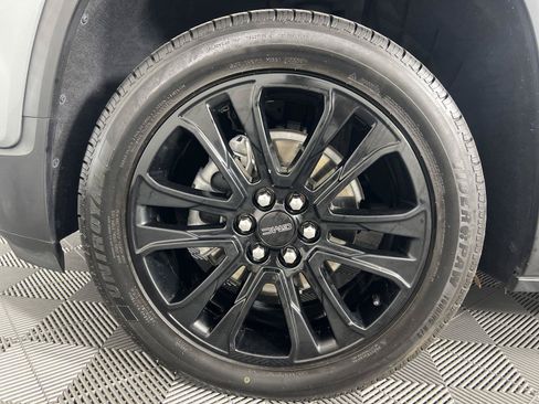 Used 2023 GMC Acadia SLT w/ Elevation Edition FWD image 12