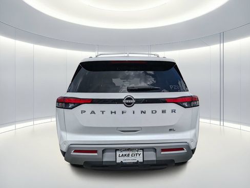 Used 2025 Nissan Pathfinder SL FWD image 5