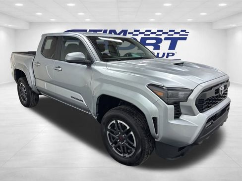 Used 2025 Toyota Tacoma TRD Sport image 3