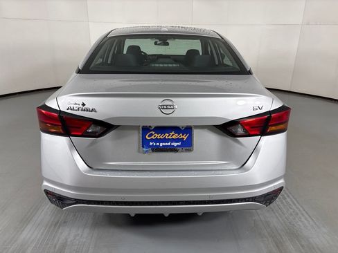 Used 2024 Nissan Altima 2.5 SV FWD image 7