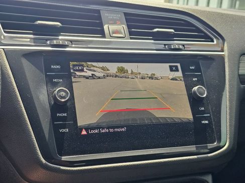 Certified 2024 Volkswagen Tiguan SEL R-Line AWD/4WD image 19