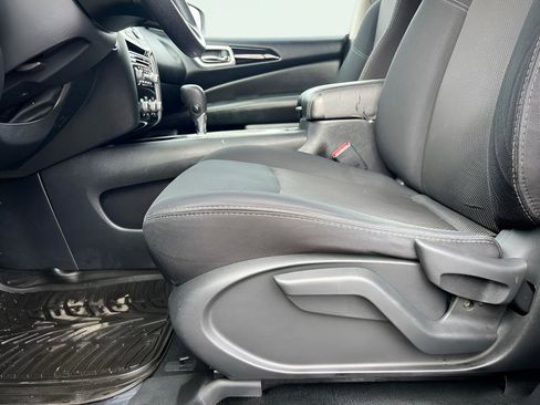Used 2019 Nissan Pathfinder S image 35