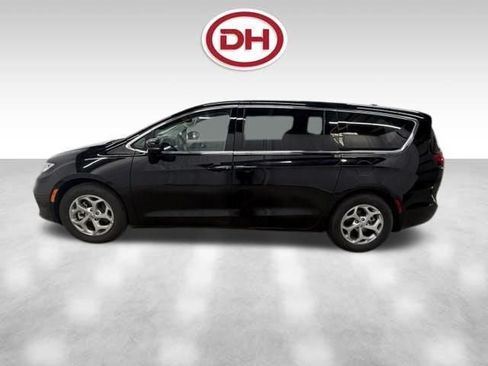 Used 2024 Chrysler Pacifica Limited FWD image 9