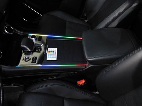 Used 2024 Jaguar F-PACE SVR image 33