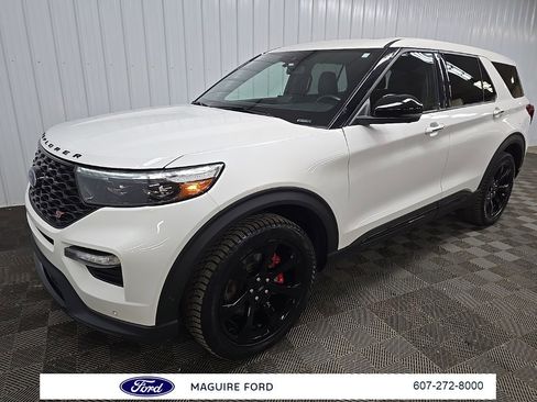 Used 2022 Ford Explorer ST w/ ST Street Pack image 10