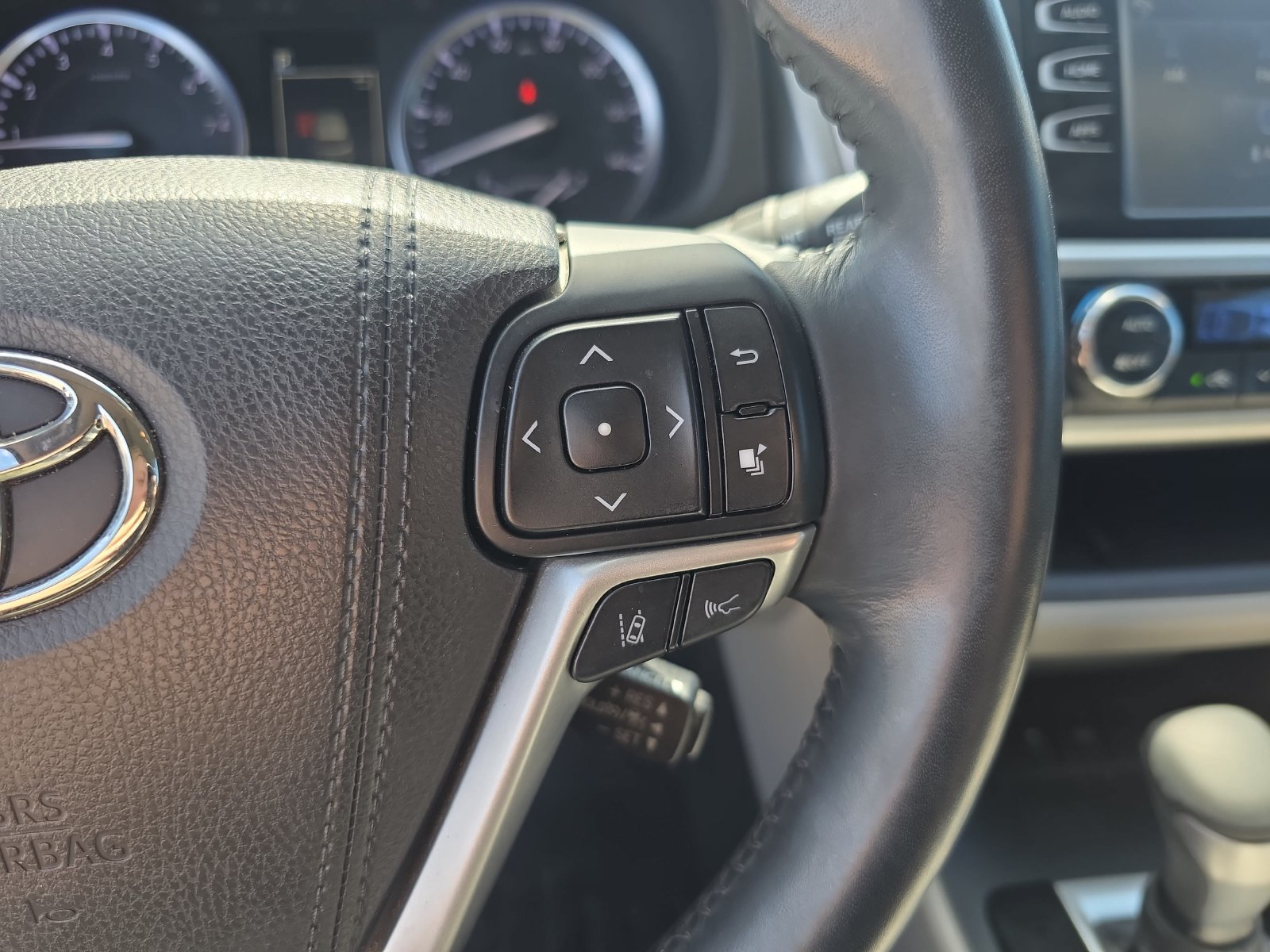 Used 2017 Toyota Highlander XLE FWD image 15
