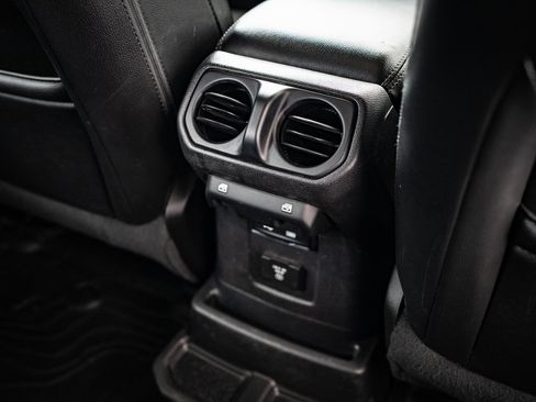 Used 2019 Jeep Wrangler Unlimited Sahara w/ Quick Order Package 24M Moab image 37