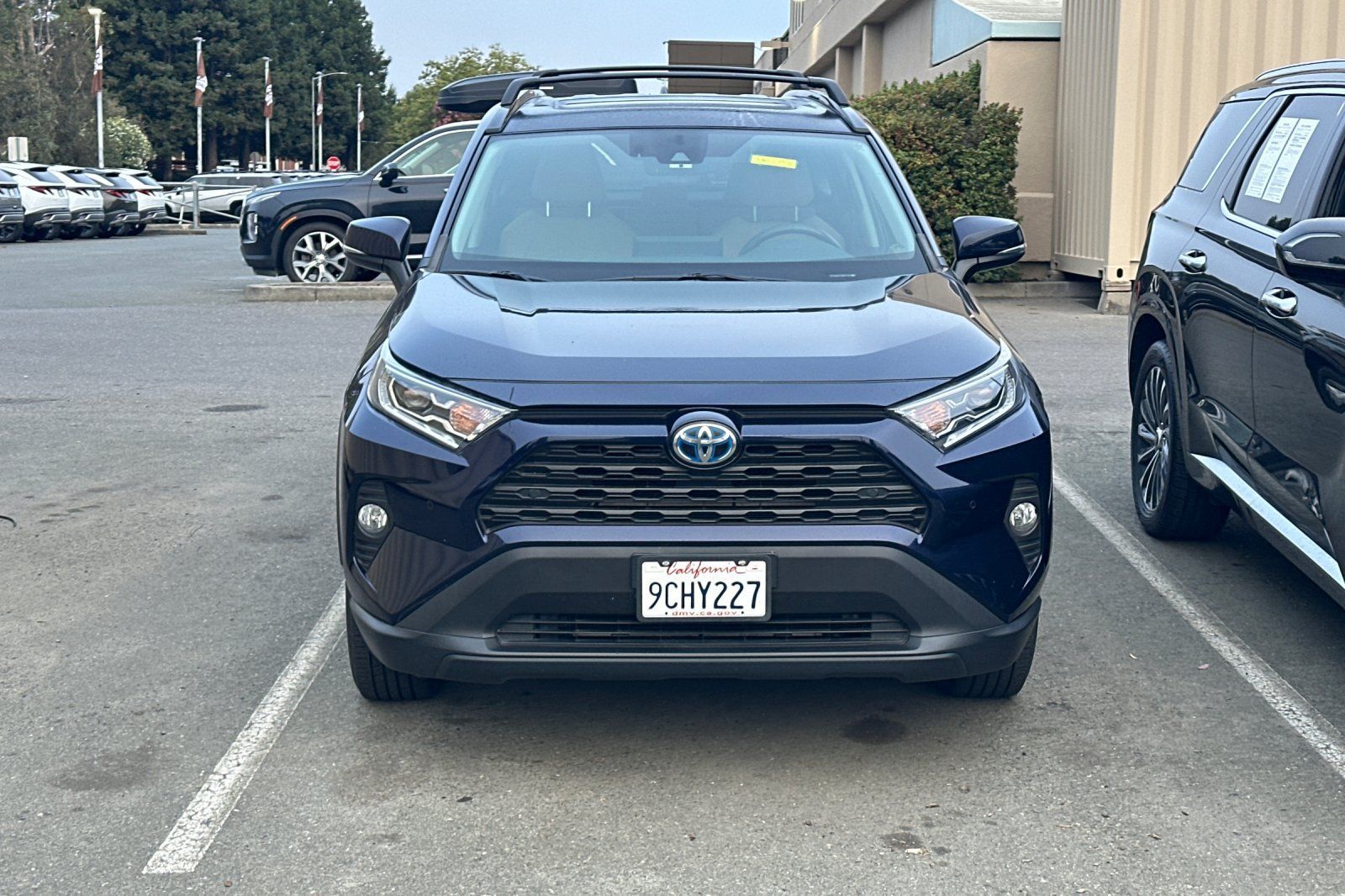 Used 2019 Toyota RAV4 XLE w/ Convenience Package AWD/4WD image 3
