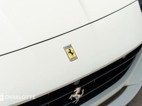 Used 2019 Ferrari Portofino image 3