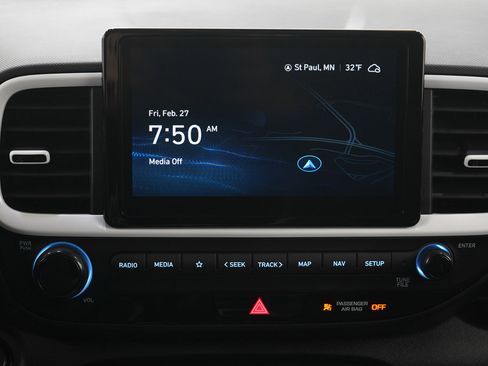 Used 2023 Hyundai Venue Limited image 16