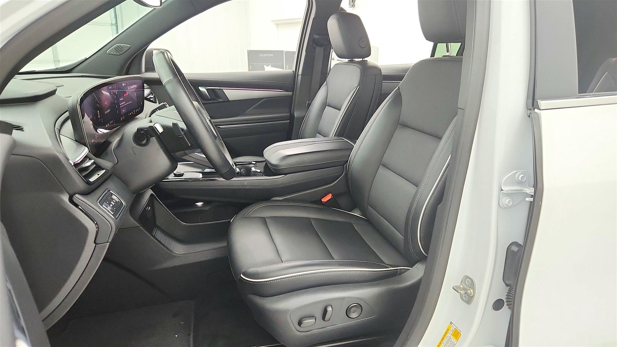 Used 2025 Buick Enclave Preferred FWD image 10