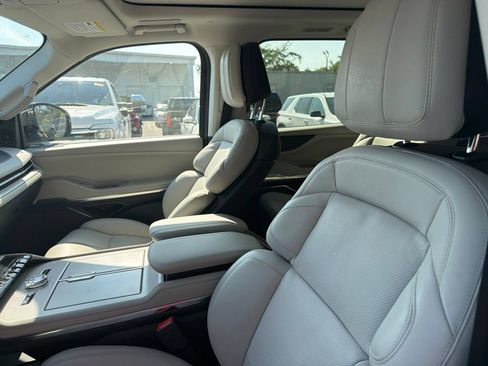 Used 2026 Lincoln Navigator Reserve AWD/4WD image 10