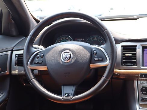 Used 2013 Jaguar XF R RWD image 18