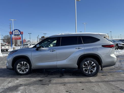 Used 2022 Toyota Highlander XLE image 16