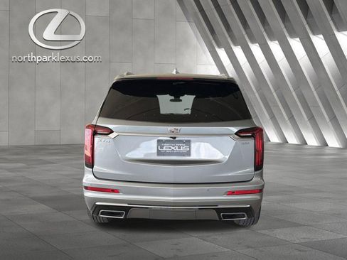 Used 2025 Cadillac XT6 Premium Luxury FWD image 28