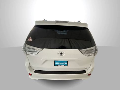 Used 2020 Toyota Sienna SE w/ SE Preferred Package image 7