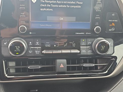 Used 2022 Toyota Highlander XLE AWD/4WD image 24