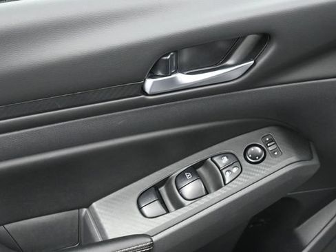 Used 2024 Nissan Altima 2.5 SV FWD image 8