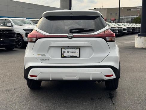 Used 2023 Nissan Kicks S FWD image 4