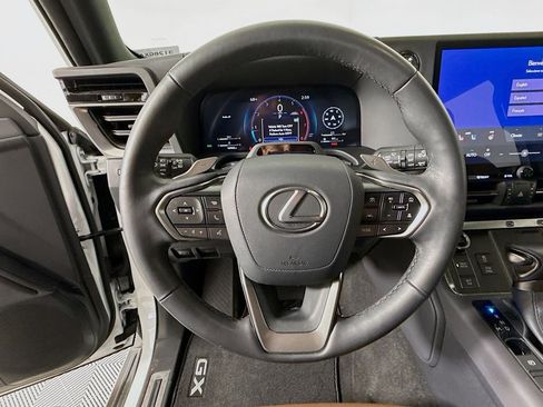 Certified 2024 Lexus GX 550 w/ Accessory Package (Z1) AWD/4WD image 11