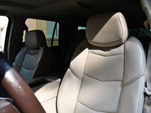 Used 2016 Cadillac Escalade Premium image 16