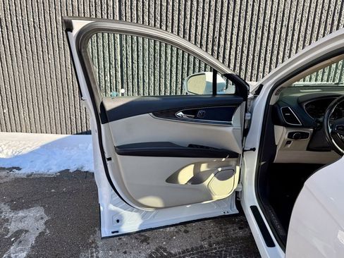 Used 2017 Lincoln MKX Reserve w/ Driver Assistance Package image 13