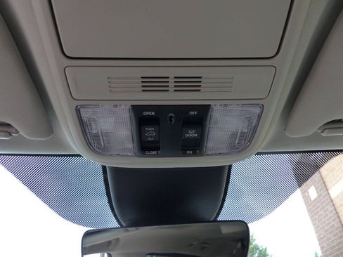 Used 2025 Honda Odyssey Touring image 38