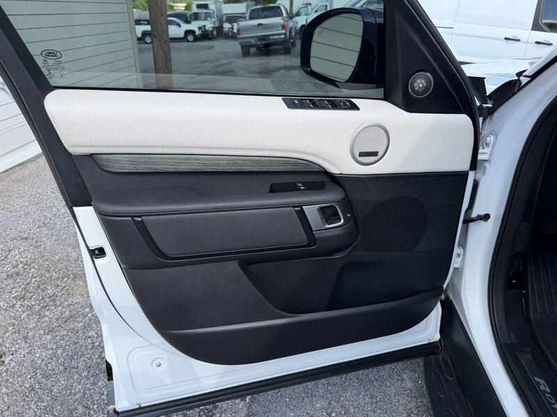 Used 2023 Land Rover Discovery S R-Dynamic AWD/4WD image 17
