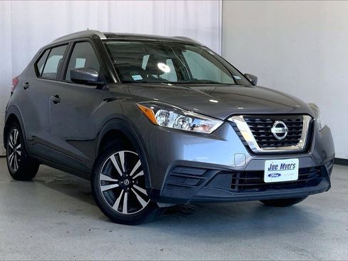 Used 2018 Nissan Kicks SV FWD image 1