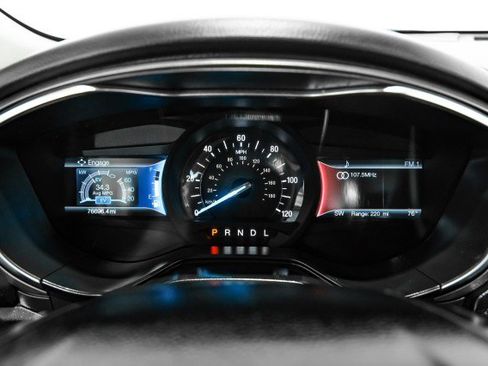 Used 2020 Ford Fusion SE image 18