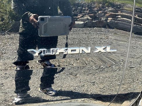 Used 2016 GMC Yukon XL SLT image 8