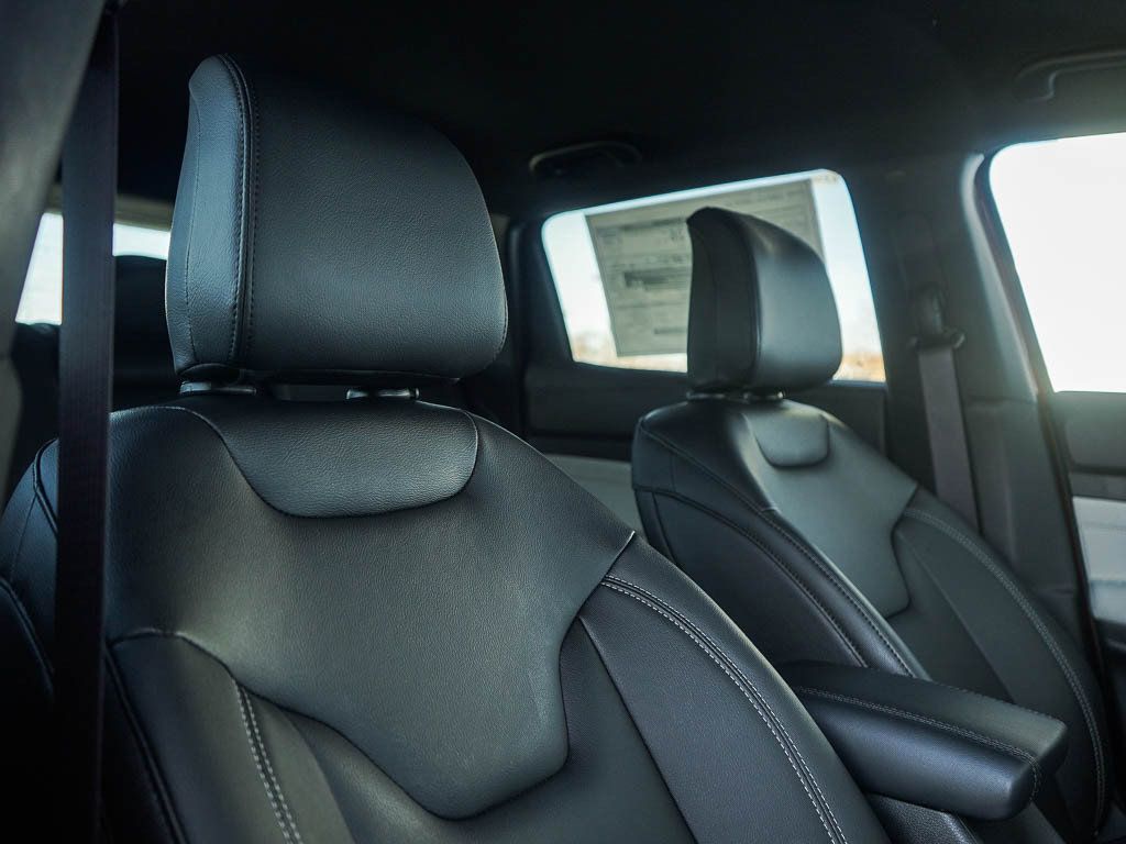 Used 2026 Jeep Compass Limited AWD/4WD image 13