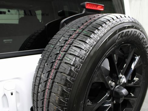 Used 2023 Jeep Wrangler Unlimited Sahara image 35