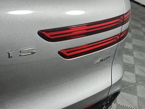 Used 2023 Genesis GV70 2.5T w/ Advanced Package image 12